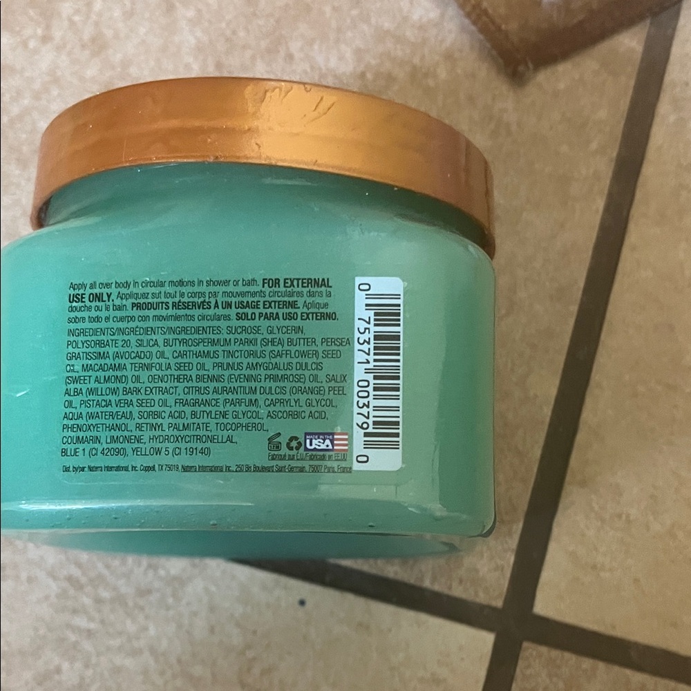 Tree Hut Aurora Nights Shea Sugar Scrub - Gold and Green - Picture 3 of 4